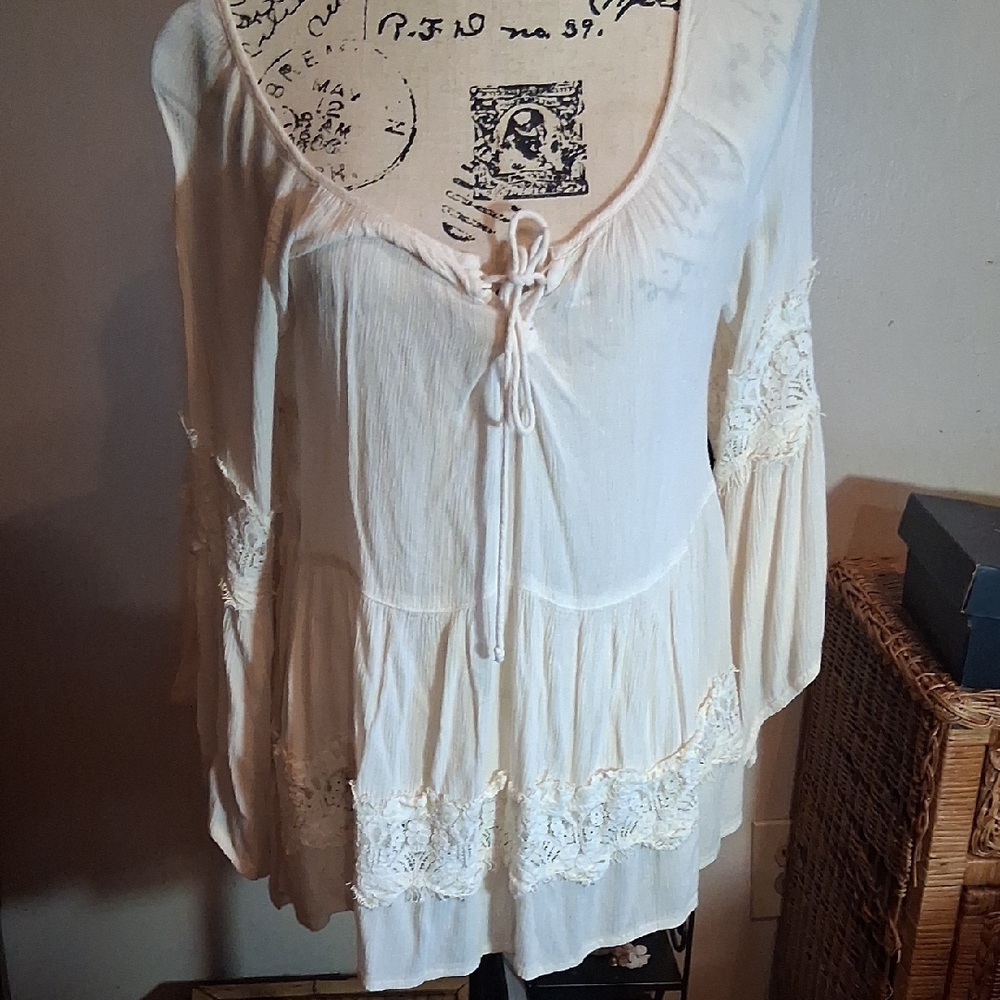 Hollister White Lace Trim Blouse Size Medium